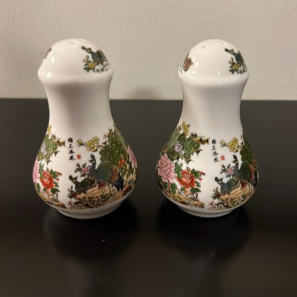 Peacock Salt and Pepper Shakers - Picture 3 of 7
